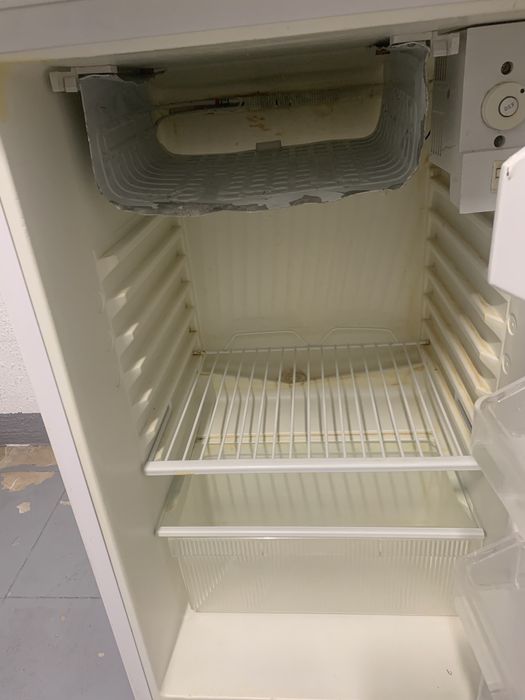 Vende se frigorifico e microondas