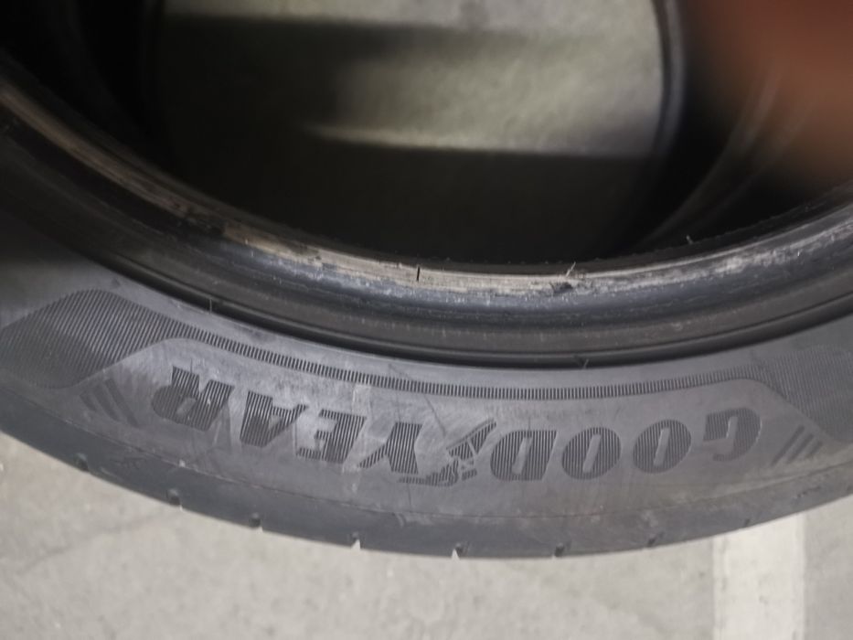Pneus 215/45/17 goodyear