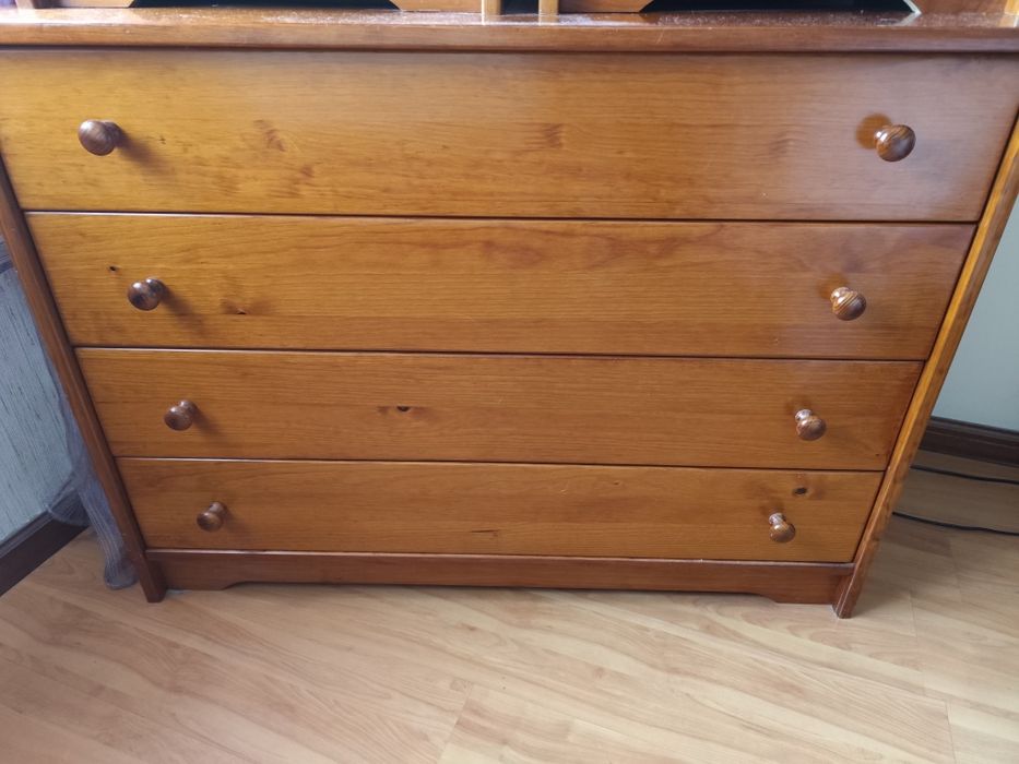 Cómodas+ mesinhas de cabeceira