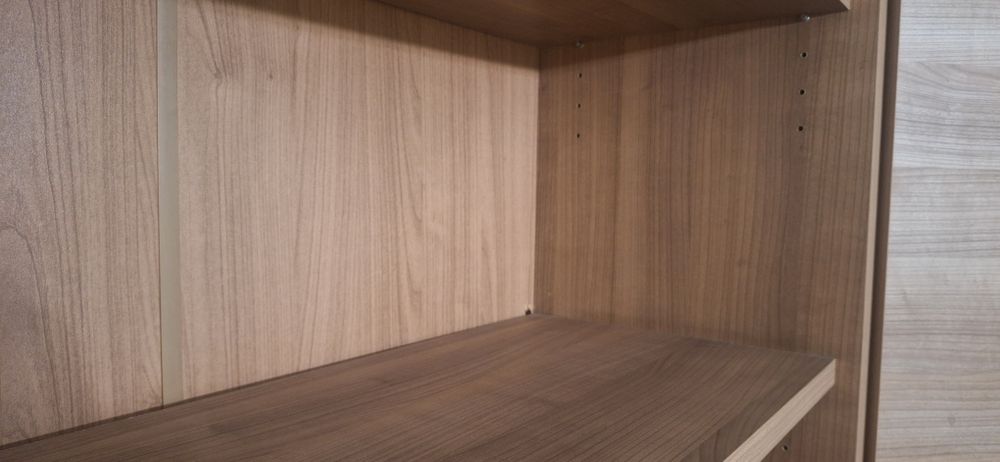 Segment pokojowy (szafa narożna + regały)