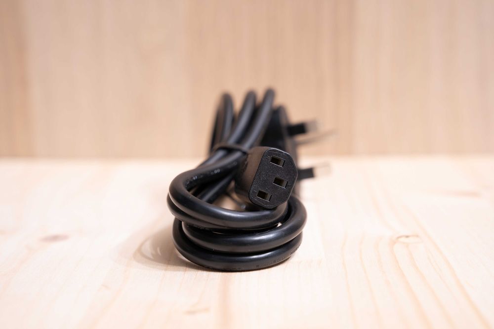 Kabel zasilający do komputera, monitora, UPSa, wtyczka UK, 1,5 metra