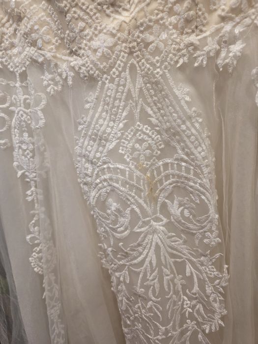 Suknia ślubna z koronką