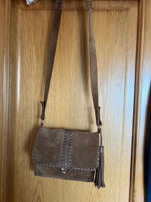 Mala tiracolo em camurça