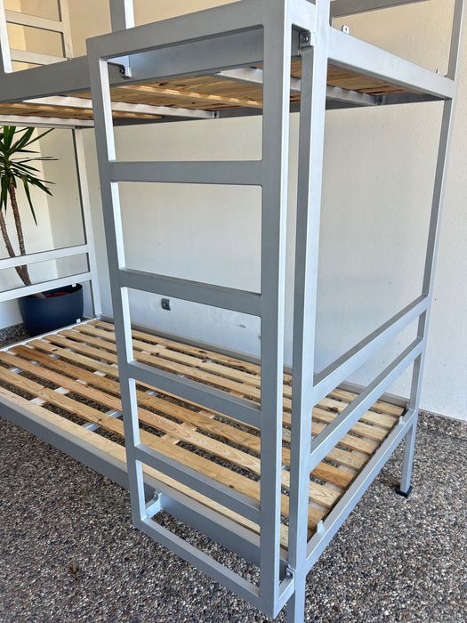 Beliche com estrutura em ferro