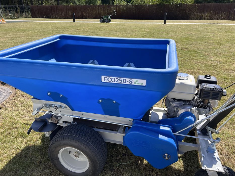 Profesjonalne piaskowanie trawnika, top dressing trawnika, EcoLawn