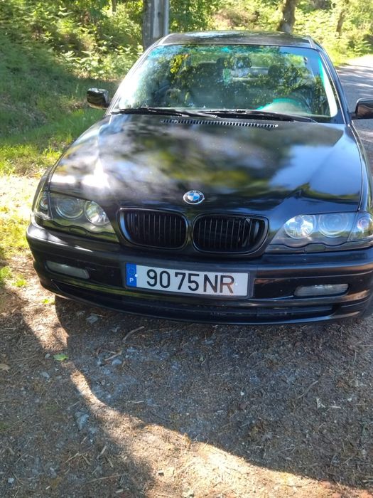 Á venda ótimo carro pelo ano de fabricação