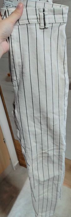 Spodnie białe w paski