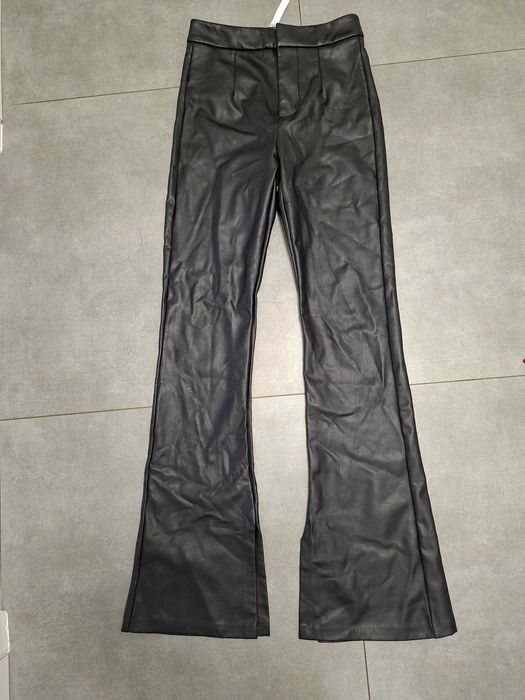 Skórzane spodnie dzwony bershka xs