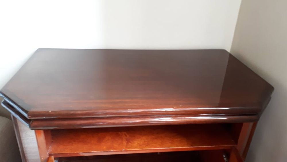 Aparador em Madeira.