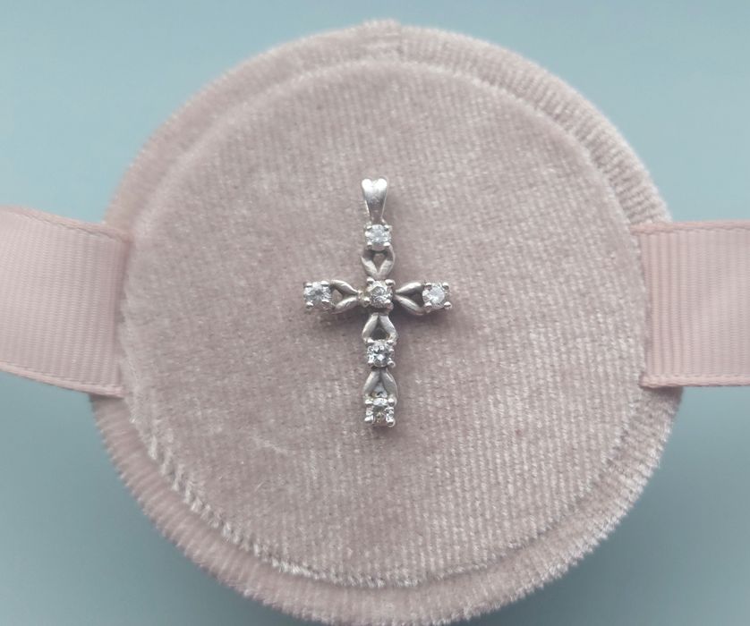 Srebrny krzyżyk z cyrkoniami zawieszka próba 925