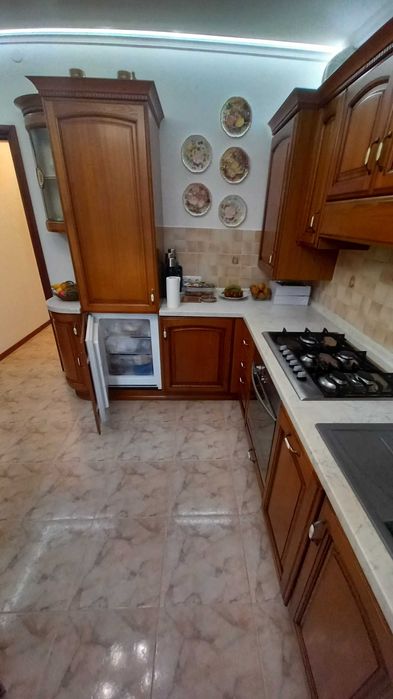 Квартира в новому будинку  з меблями та технікою