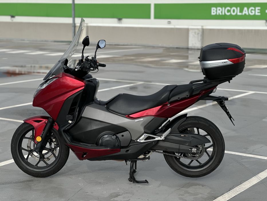 HONDA INTEGRA 750 - Full Extras!