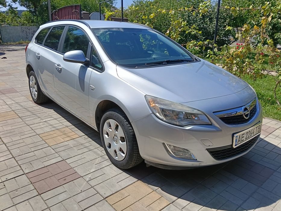 opel astra j 2011