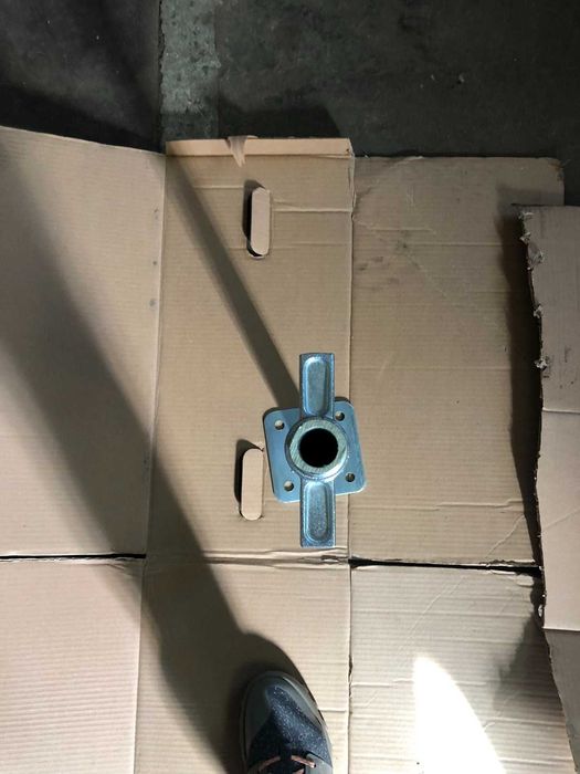 Домкрати до Риштувань, Опора, Гвинти, п'яти до будівельних лісів