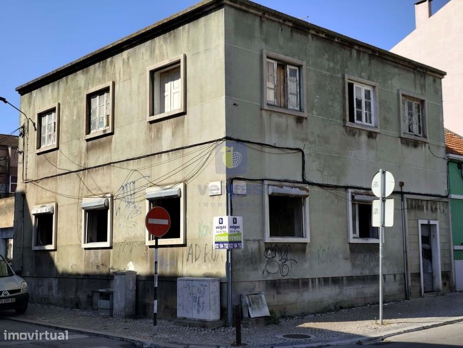 Prédio de 2 andares com terreno