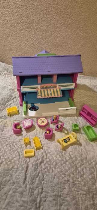 Domek do zabawy dla małych laleczek, figurek. Wader