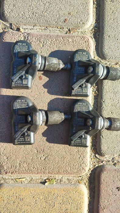 Датчик давлени воздуха в шинах.