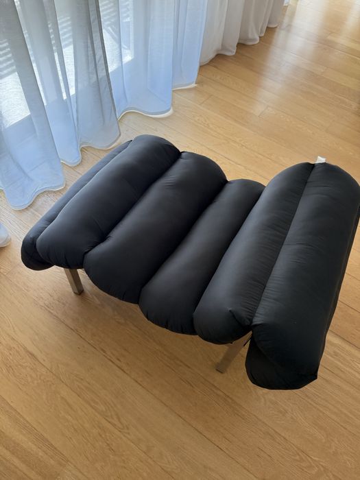 Poltrona de Design — Aço Cromado + Almofadas Tubulares Pretas