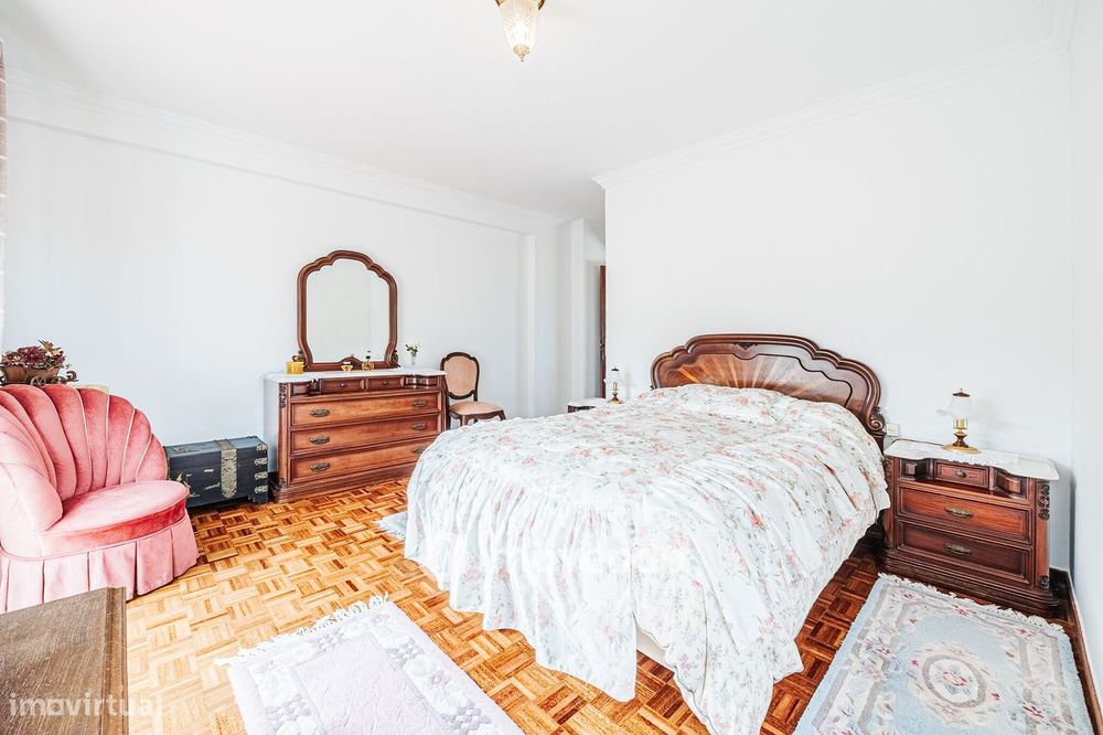Quinta isolada T3+1 com áreas amplas e terreno de 2022m², em Colares