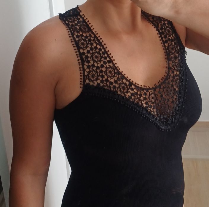 Top preto rendado - M