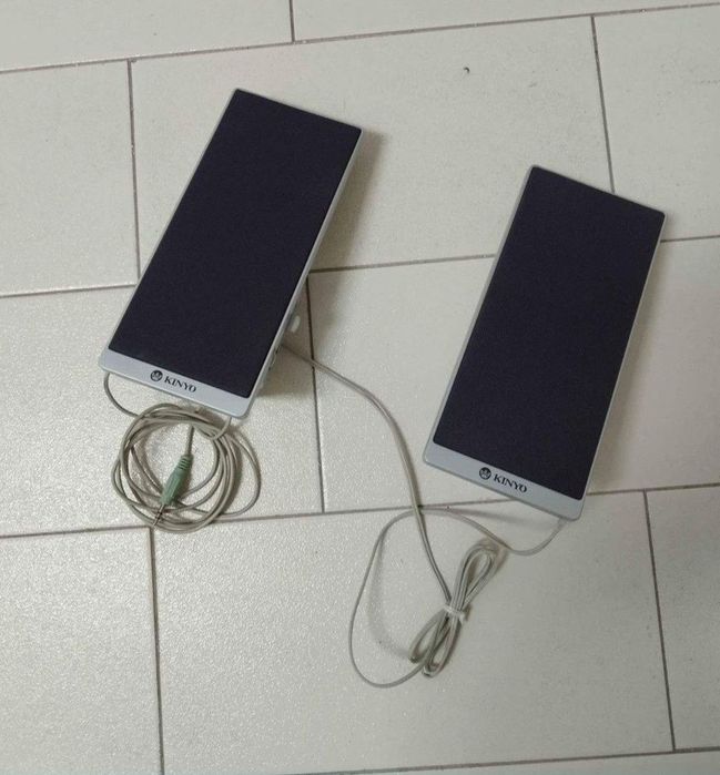 (2 Keyboards) with Mouse (Logitech) and Speakers
Only €1564752253806467123