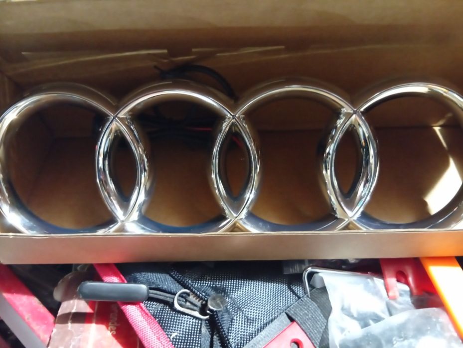 Vendo símbolo da Audi
