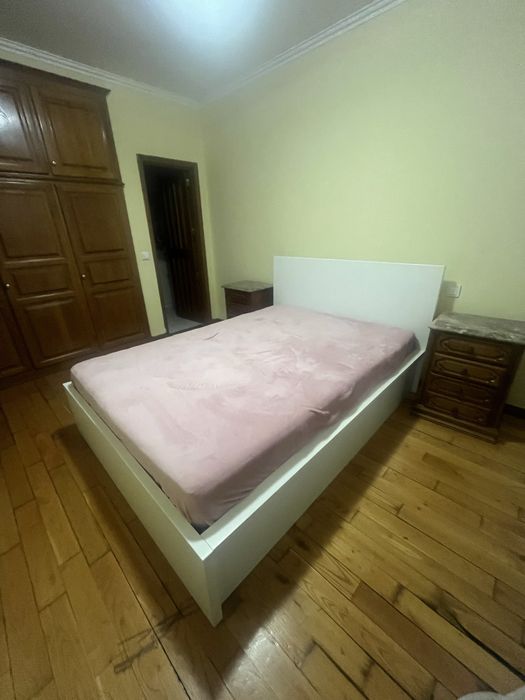 Cama de casal com baú  + colchão 150€