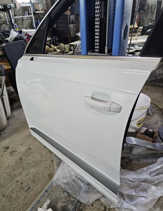 Двері передні ліві Audi Q7 4m