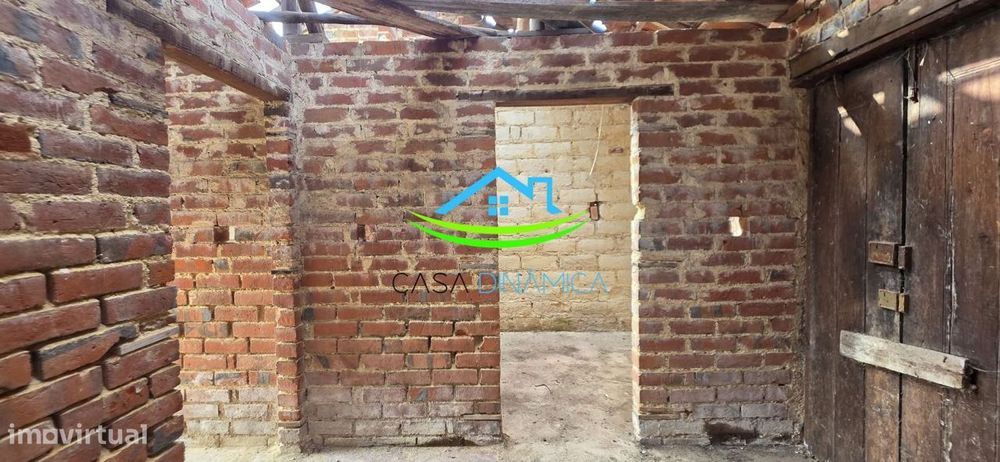 Casa para Recuperar com Eira e Terreno – Carriço, Pombal