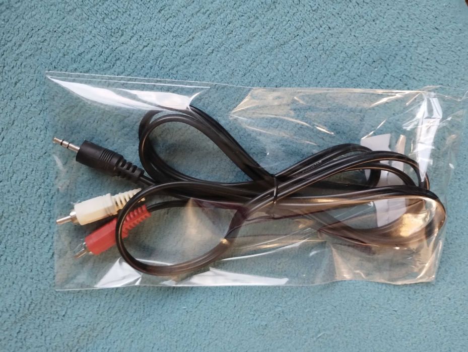 В целлофане Аудио кабель 3,5 мм на 2 тюльпана РСА / 3.5 mm - 2 RCA