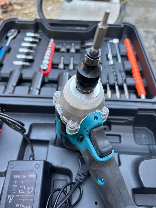 Kit Máquina de Aperto com várias acessórios e chaves