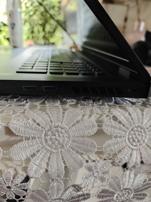 Laptop Acer Predator Helios 18 w stanie bardzo dobrym