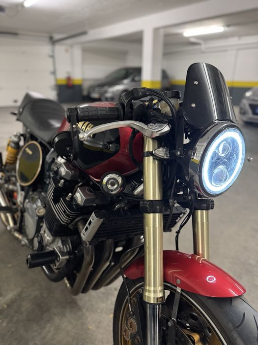 Yamaha XJR 1300 café racer