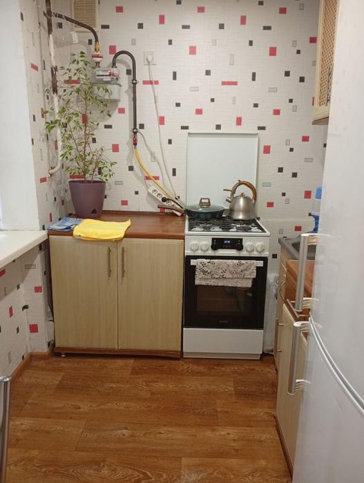 Здам 2-кімнатну квартиру (перший поверх, р-н АТБ, вул. Космонавтів).