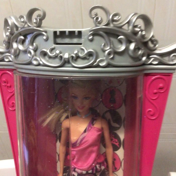 2009 Barbie doll in box, 46 cm tall, never removed from box64586349144067124