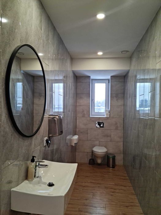 Nowe biura do wynajęcia, nowe pomieszczenia socjalne, parking, ochrona