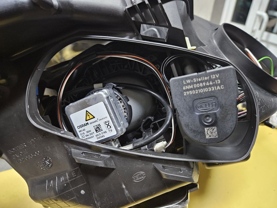 Citroen C4 Picasso Grand nowa przednia lewa lampa Bi-xenon Hella