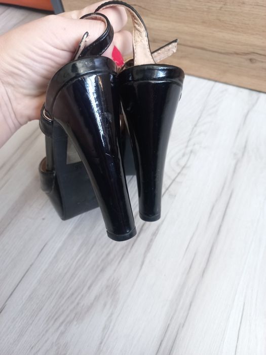 Seksi czarne szpilki  lakierowane 36.  Kylie