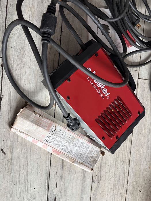 Spawarka inwertorowa Bester 170-ND (Lincoln Electric) MMA / TIG Lift – Komplet w kartonie