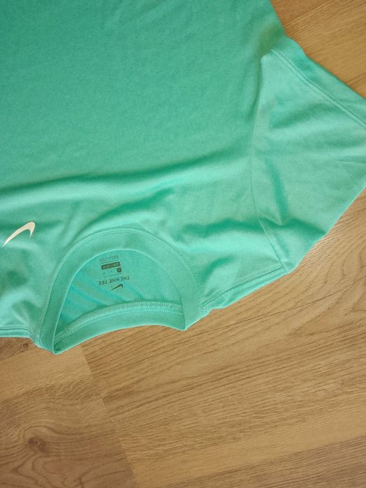 Zielony t-shirt NIKE TEE Dri-Fit - rozm. 38 - 38/40