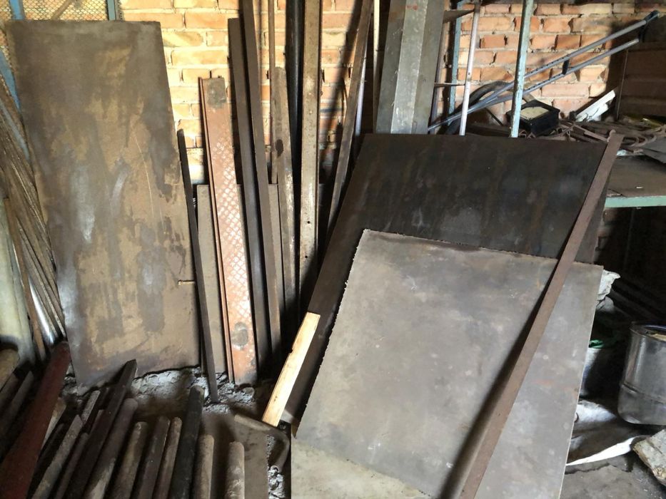 Листи металеві і труби, швеллер