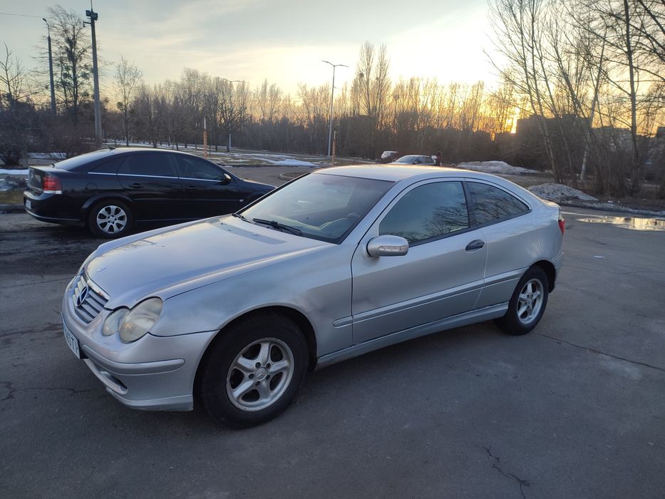 Мерс 2,0л бензин Механика  по технике отлично