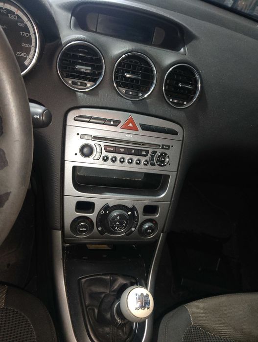 Interiores e carroçaria Peugeot 308 de 2008