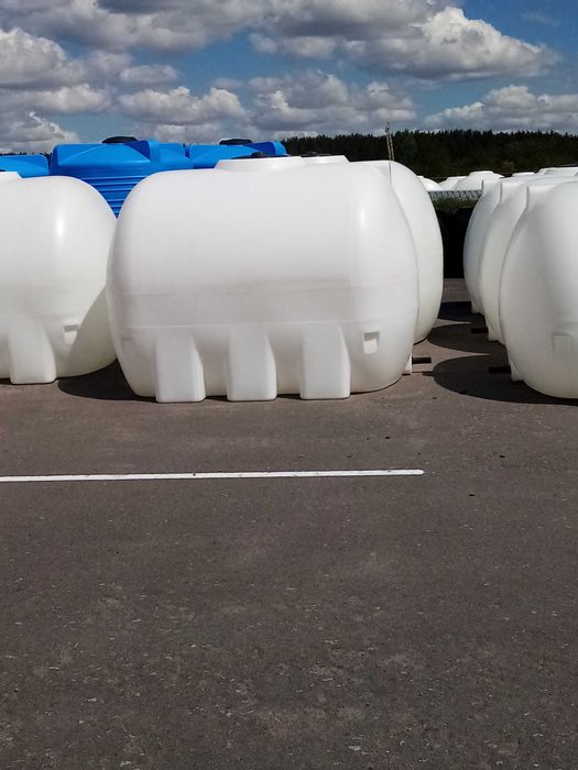 Ємності баки бочки для зберігання рідин та перевезення кас води