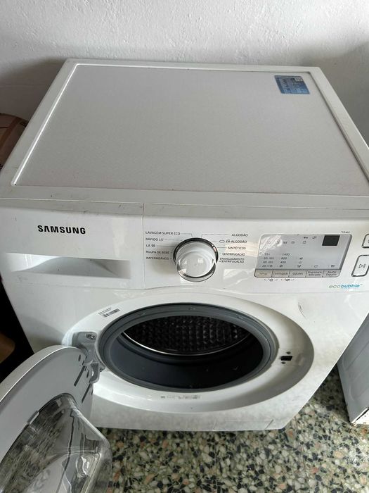 Maquina de lavar roupas Samsung, como nova