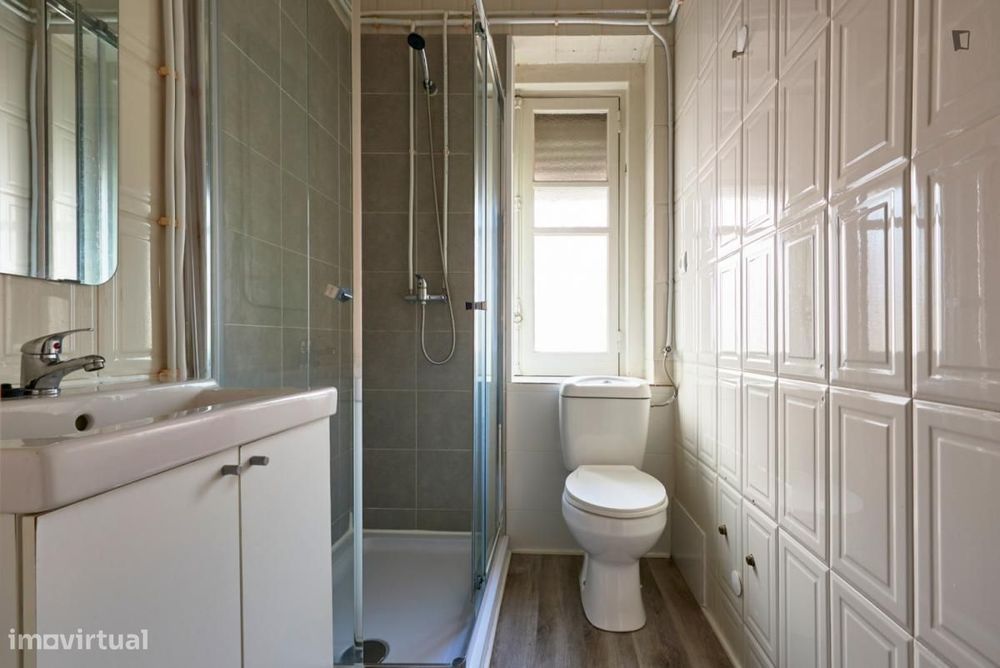 Quarto - localizado em Marquês de Pombal Lisbon