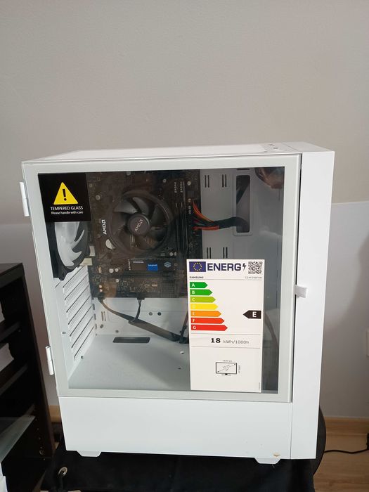 Komputer Gamingowy Ryzen7 8x4,4GHz Vega 8, 16GB SSD WIN11