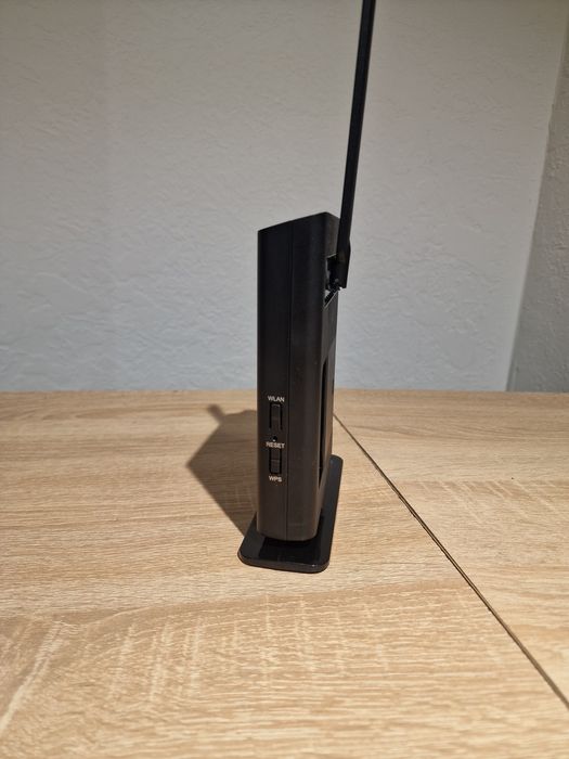 Представлений Huawei E5172 —це стаціонарний бездротовий 3G/4G LTE-маршрутизатор
