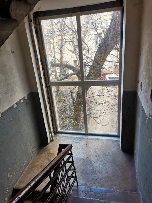Продам 2 комнатную сталинка  ул.Пироговская/пр-т Шевченко