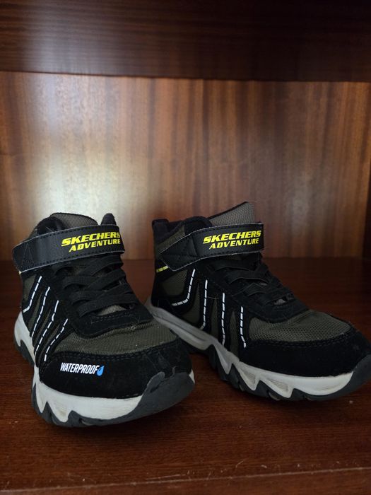 Ténis / Botas de Criança Skechers Adventure Impermeáveis (Tam. 29) – Como Novos!